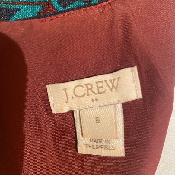 Beautiful and flattering dress for work or fun. - Picture 3 of 4